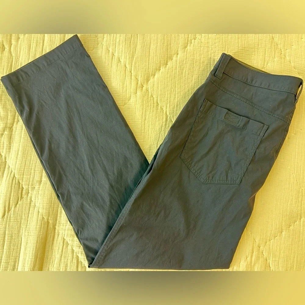 Eddie Bauer Men’s Tech Pants 34x32 Navy Blue w/ Zipper Pocket Travel